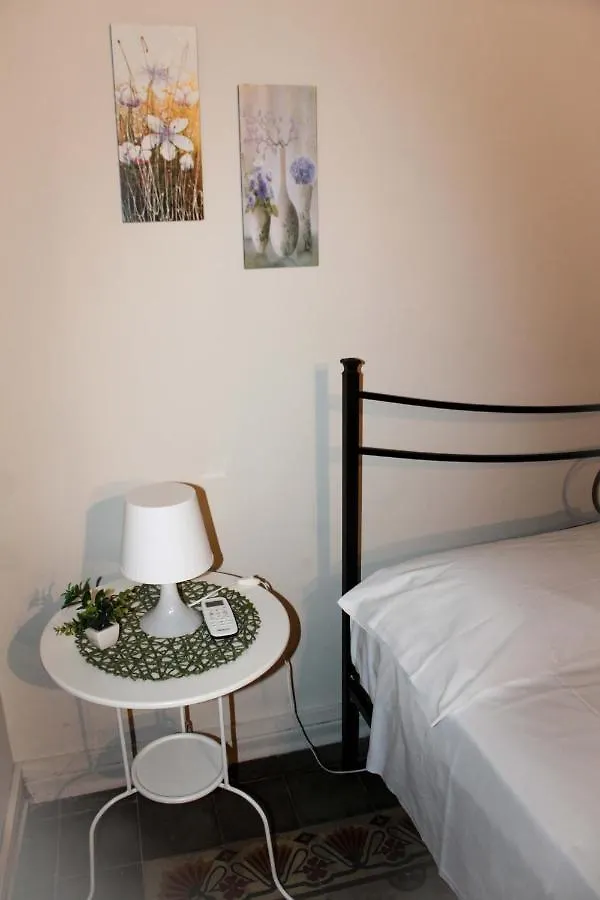 Bed and Breakfast I 2 Puttini à Catane Couette-café